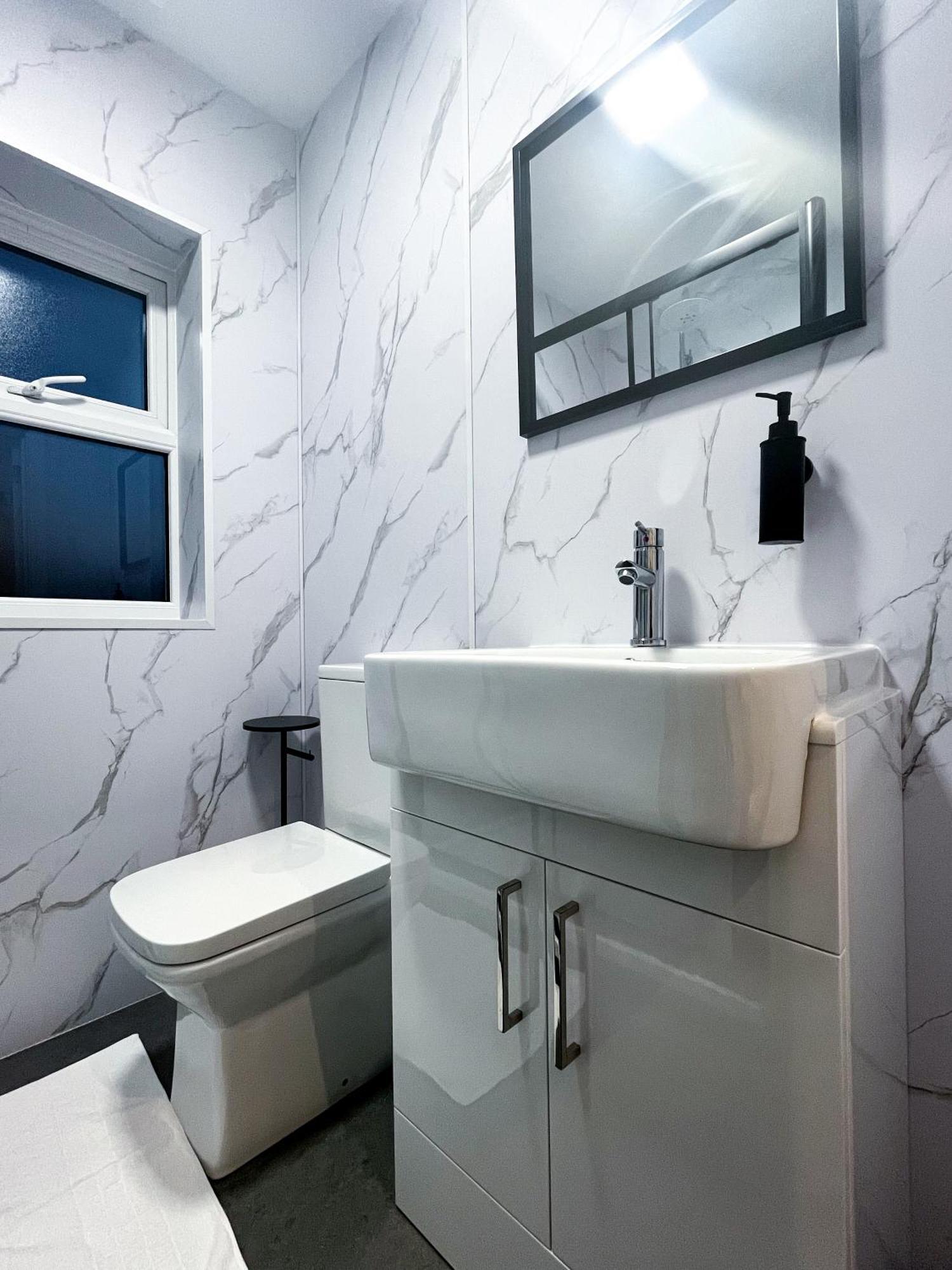 Atis The Park Inn Dover Ngoại thất bức ảnh